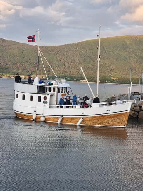 Molde: Boat Trip With Historical Storytelling from Molde - Discovering Molde from the Water: An Authentic Fjord Experience
