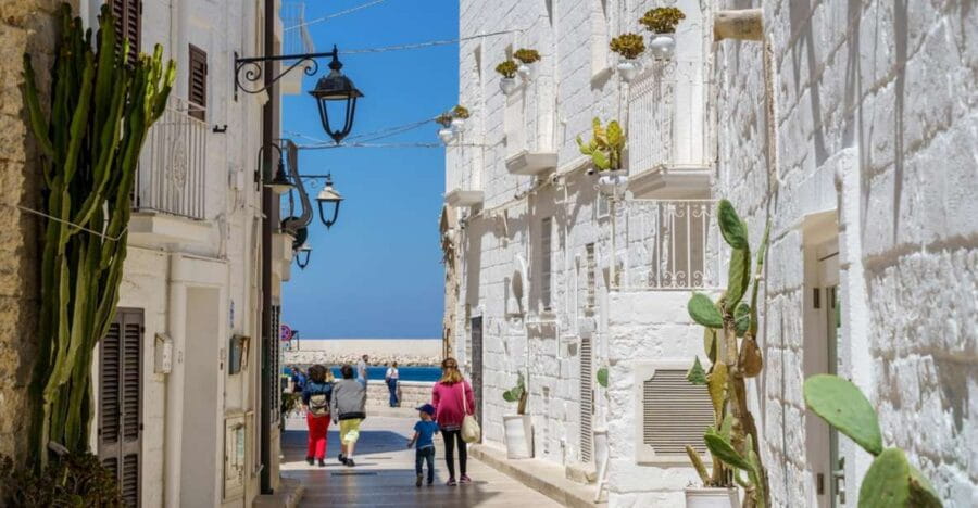 Monopoli: Walking Street Food Tour - The Heart of the Culinary Experience