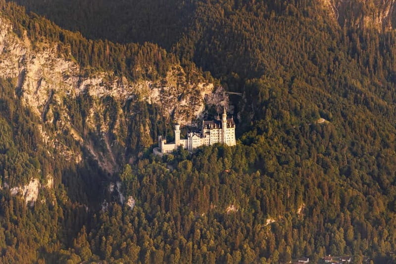 München: Rundflug München, Seen, Schlösser, Alpen abAugsburg - Who Would Love This Experience?