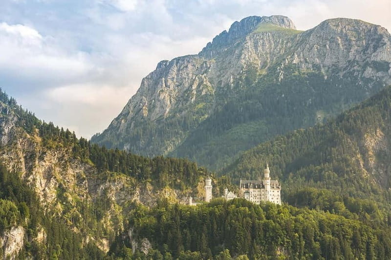 Munich: Neuschwanstein & Linderhof Private Tour & Lunch - Detailed Breakdown of the Itinerary
