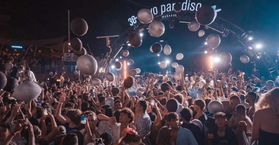 Mykonos: VIP Nightlife Reservations - Midday: Lunch and a Beach Party