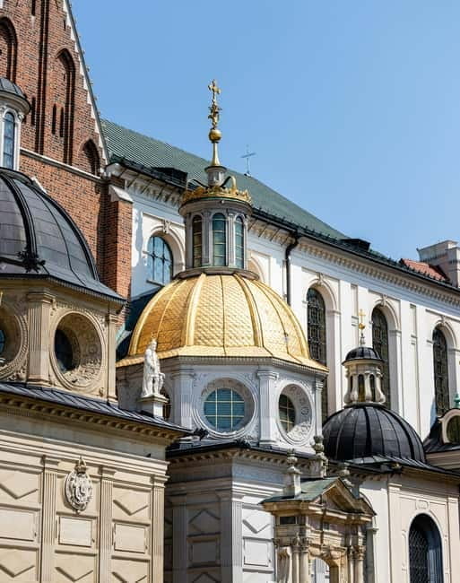 Mysterious Wawel Cathedral and Wawel Courtyard Guided Tour - Entering the Mysteries of Wawel Cathedral