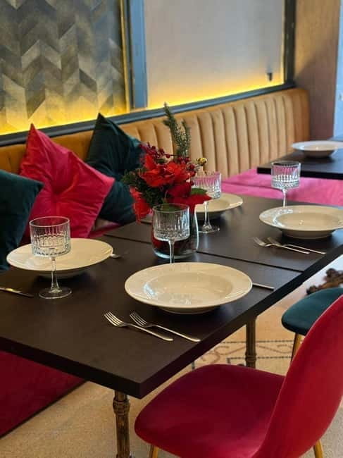 Naples: Dinner show, Tradition & Music with a glass of wine - FAQs About the Naples Dinner Show