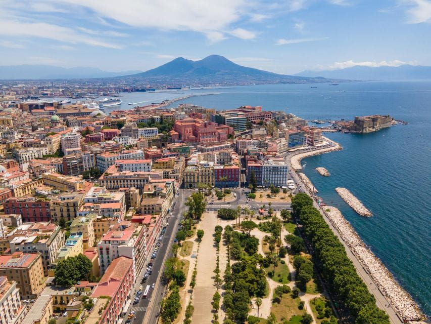 Naples: Express Walk with a Local in 60 minutes - Deep Dive into the Itinerary