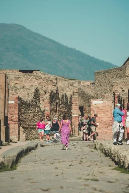 Naples: Pompeii & Herculaneum Shared Small group Tour - Why Herculaneum Has a Different Charm