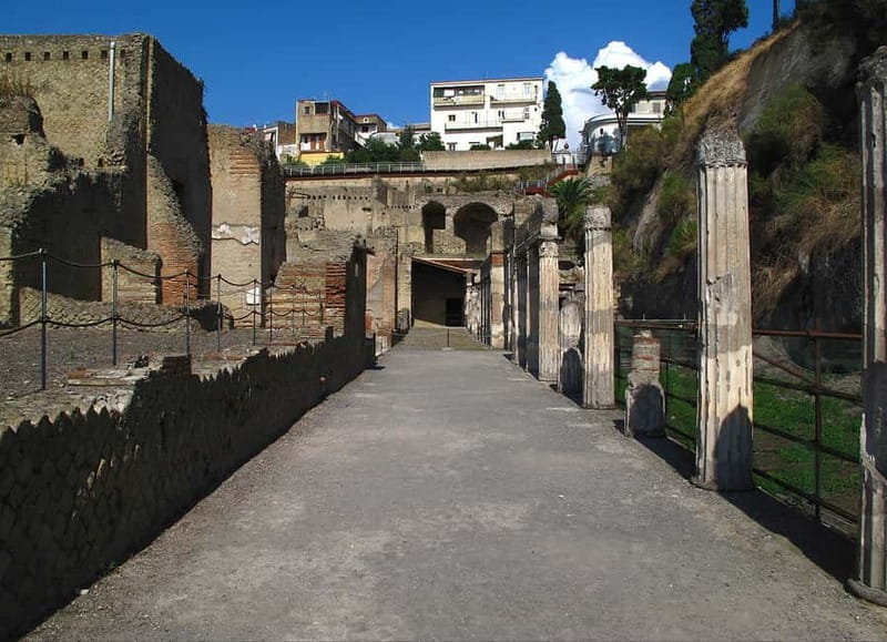 Naples: Pompeii & Herculaneum Tour w/Lunch and Wine Tasting - Herculaneum: The Smaller Gem with Intimate Charm