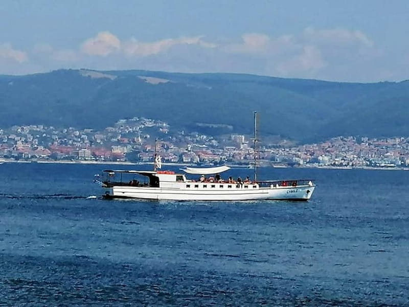 Nessebar: 4-Hour Boat Tour incl. Fishing, Lunch & Drinks - Swimming and Sunbathing: A Perfect Sea-escape