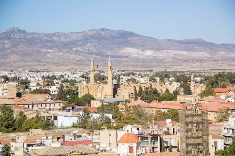 Nicosia: Express Walk with a Local in 60 minutes - Entering the Heart of Nicosia: What You’ll See and Experience
