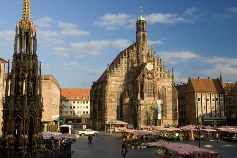 Nuremberg: Traditional Food Tasting and Sightseeing Tour - Landmark Highlights: St. Lorenz Church and the Main Market Square