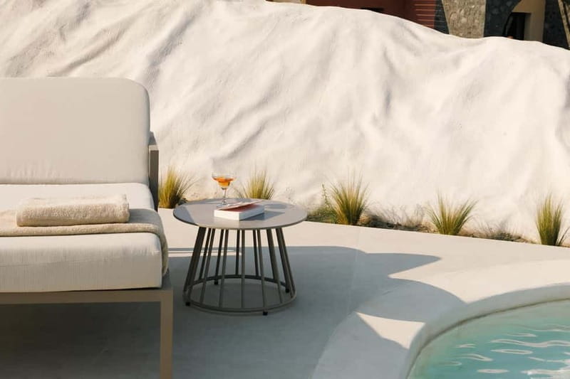 Oia: Retreat Infinity Pool Ticket with Sea and Sunset Views - The Pool and Lounge Area