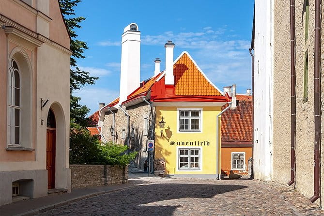 Old and Nowaday Tallinn Driving and Little Walking Private Tour - Who Is This Tour Perfect For?
