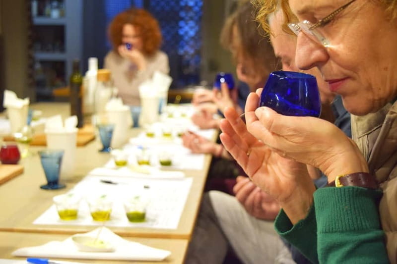 Olive oil tasting & food pairing in Thessaloniki - Walking Through the Tasting Experience