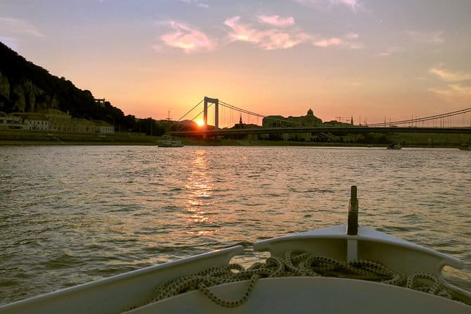 One hour Hen or Stag private party boat Budapest with unlimited beer and wine - FAQ