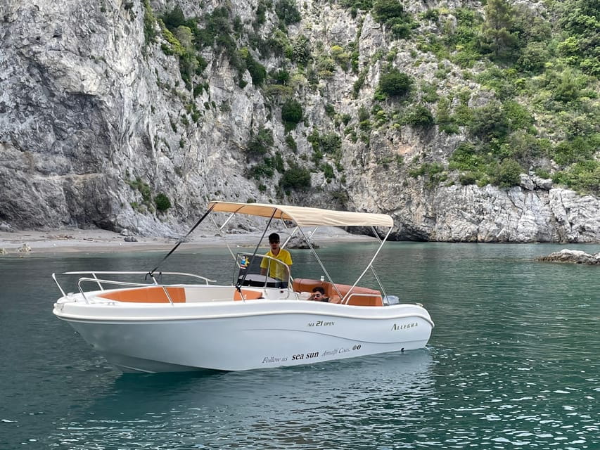Open Motorboat Rental Allegra 21 Amalfi Coast - The Boat and Its Features: A Well-Equipped Cruiser