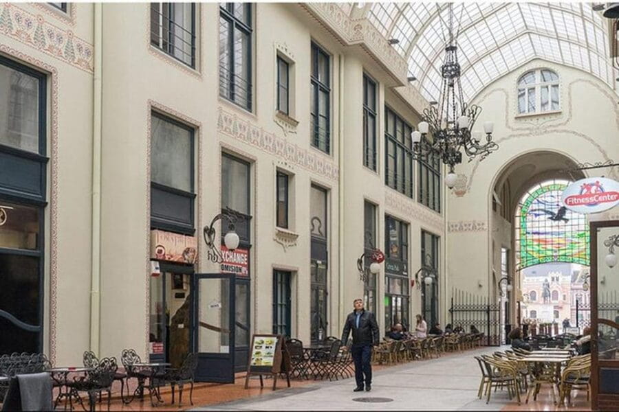 Oradea city tour - Exploring the Itinerary: From Piața Unirii to Hidden Gems