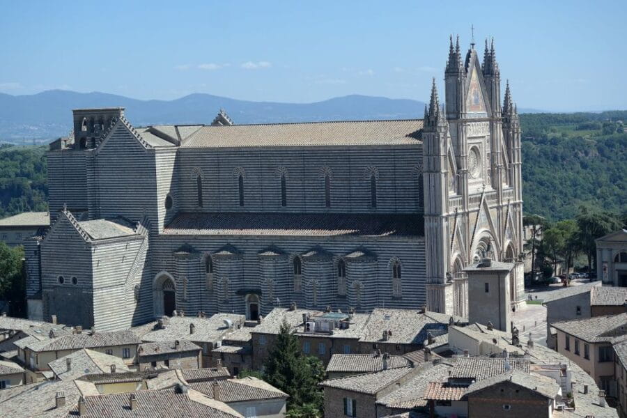 Orvieto: 2-Hour Cathedral and Underground Tour - Unearthing Orvieto’s Hidden Layers: The Underground Caves and Well
