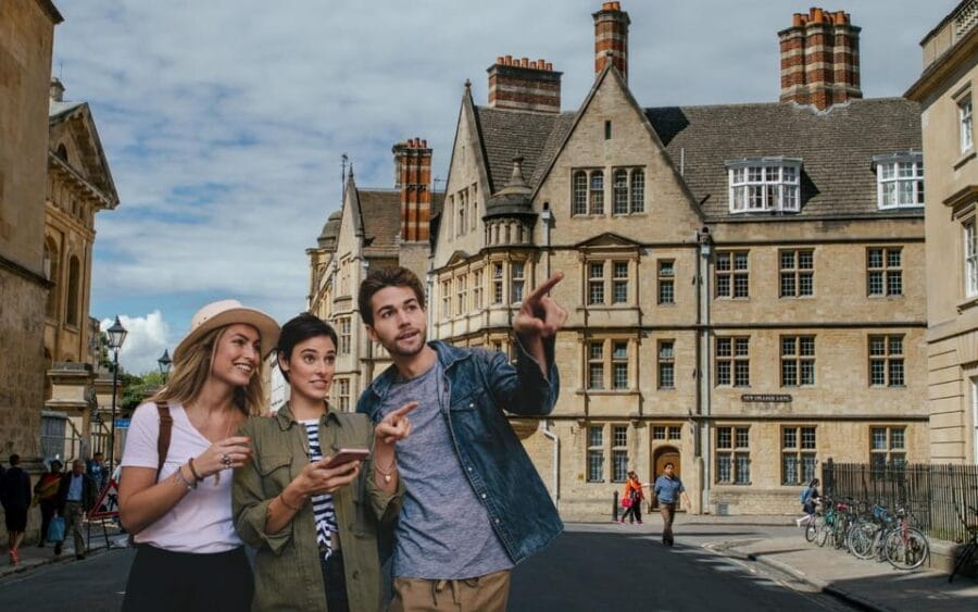 Oxford: City Tour & Exploration Game - Entering the Historic Streets of Oxford