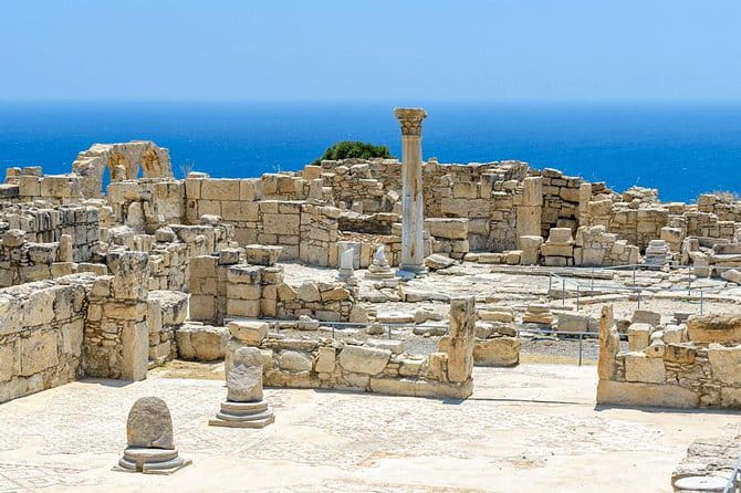 Pafos and Kourion Coach Excursion in Italian - Paphos: A Mix of History and Leisure