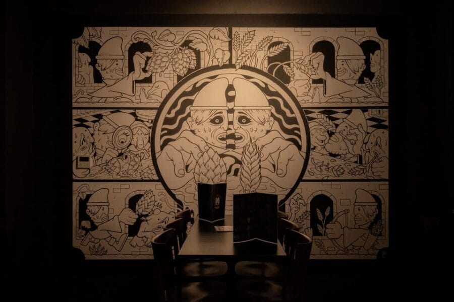 Palermo: Craft beer tasting with food samples at High Hops - Entering the World of High Hops: Setting and Atmosphere