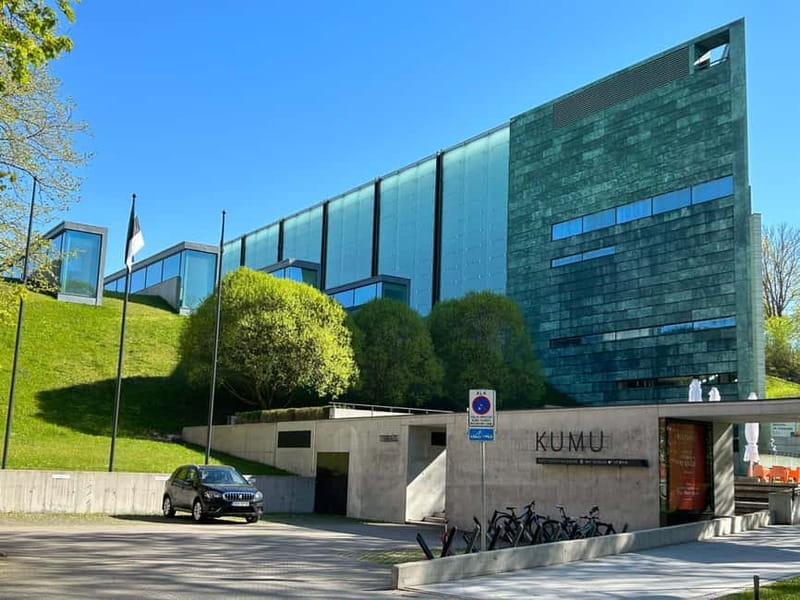 Panoramic Tour over Tallinn by vehicle - Kadriorg Palace and Park: A Royal Retreat