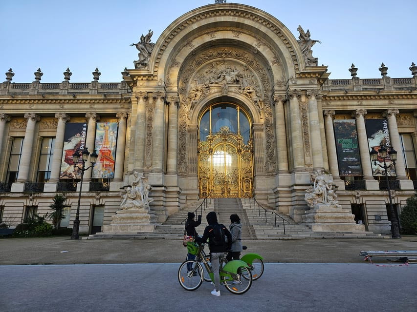 Paris Before the Crowds: Sunrise Bike Tour with Breakfast - The charm of a Parisian breakfast
