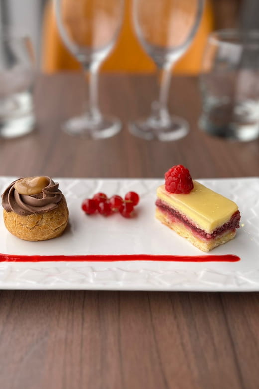 Paris : Bistronomic early dinner cruise - Entering the Heart of Paris on a Seine Cruise