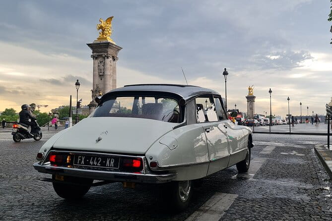 Paris City Tour 1h00 Citroën DS Vintage with Open Roof - What to Expect at Each Stop
