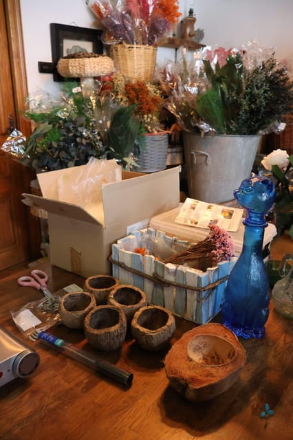 Paris: Floral scented Candle making worskshop - Discovering the Candle-Making Experience in Paris