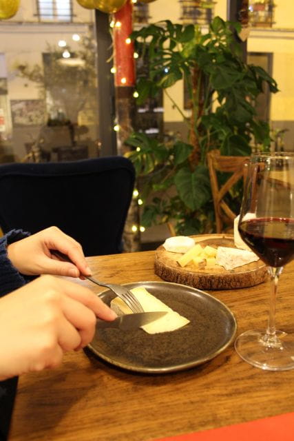 Paris: French Wine and Cheese Guided Tasting - Learning the Art of Tasting