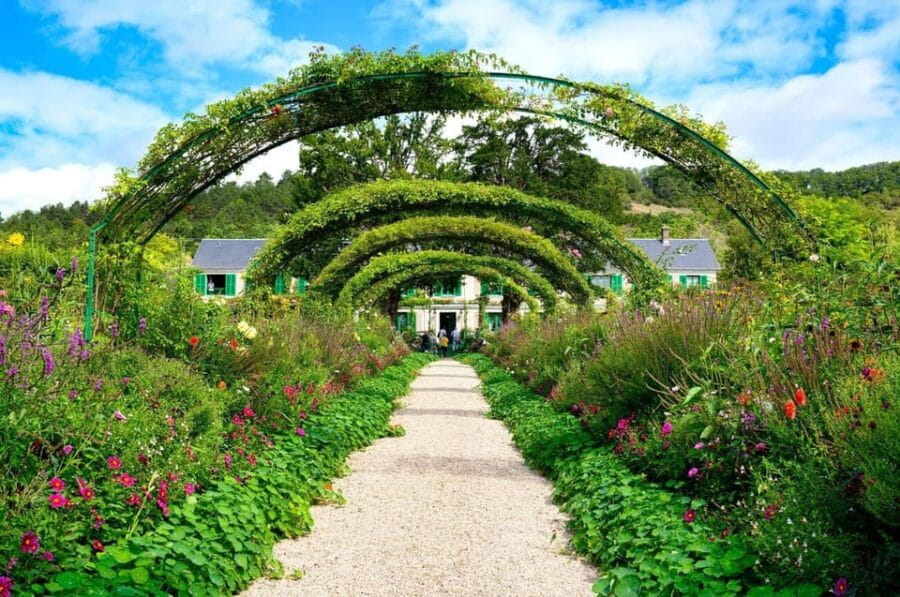 Paris: Giverny Private Half-Day Trip to Monet's Garden - Price and Value: Is It Worth It?