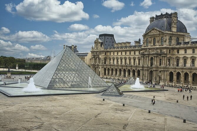 Paris Louvre Museum with 1/2/3 Days HOHO Combos - The Experience at Notre-Dame and Other Stops