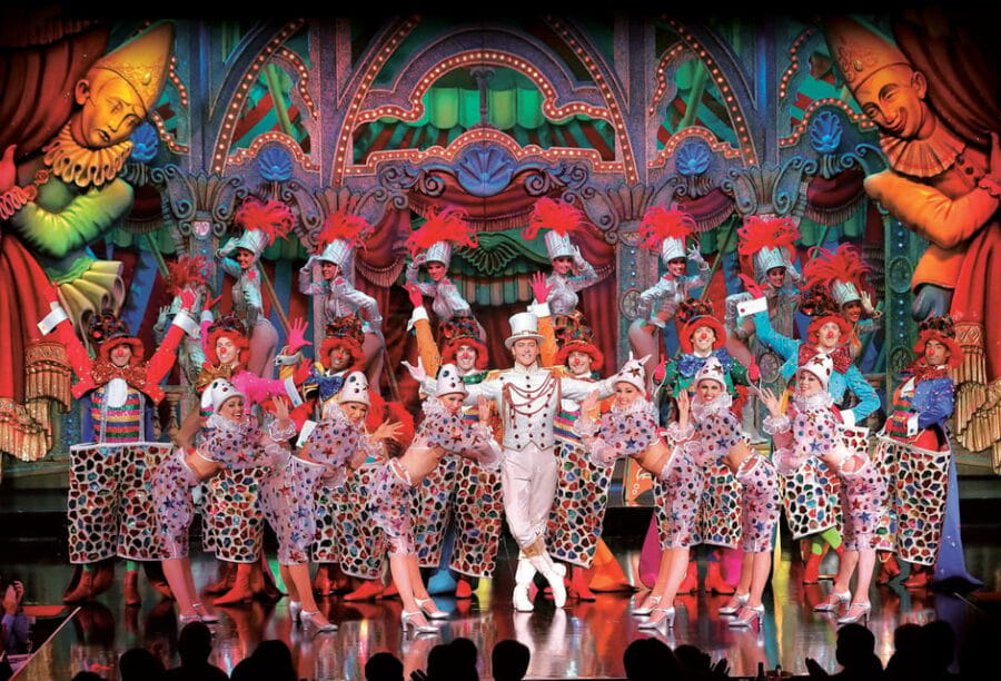 Paris: Moulin Rouge Dinner Show, Champagne, and Transport - Price and Logistics: Is It Worth It?