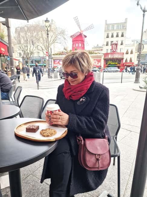 Paris: Private Fashion Tour (Chanel, Dior, Sex & the City) - Reliving TV Series Moments in Paris