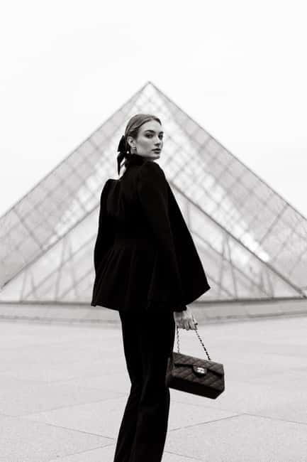 Paris: Private Photography Session with 30 Photos - Setting the Scene: A Quick but Well-Organized Photoshoot