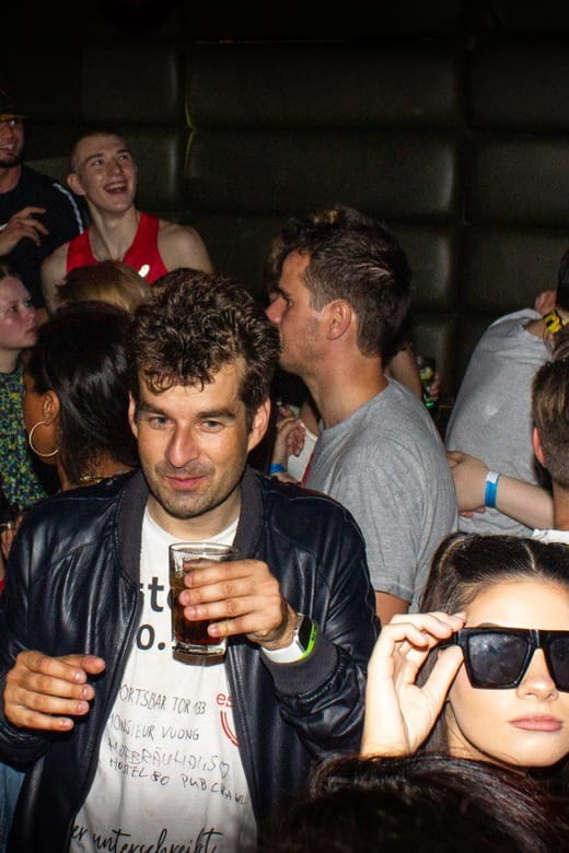 Paris: Pub Crawl with Shots and Nightclub Entry - Is It Worth The Price? Analyzing the Value