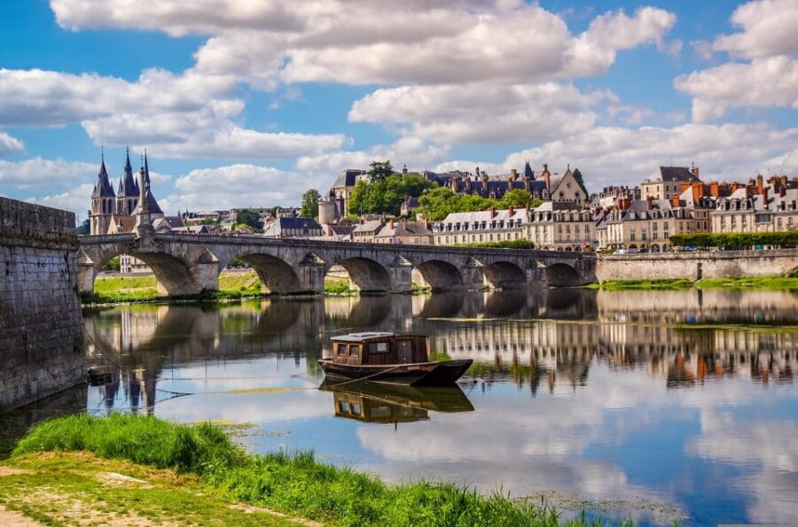Paris VIP: Loire Valley Chauffeur Driven Full Day Tour 12hrs - FAQ