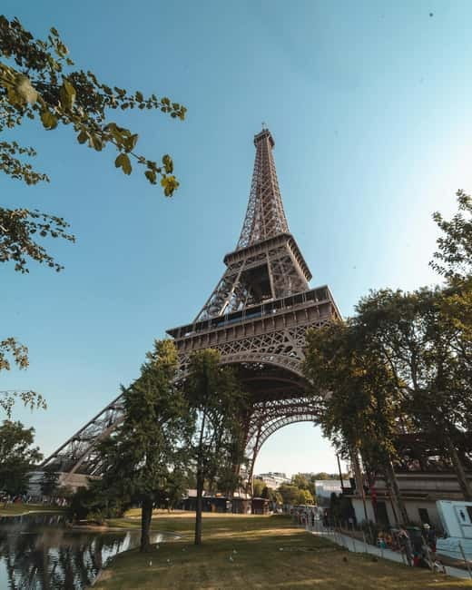 Paris: Welcome to Paris Group Walking Tour - Exploring Iconic Landmarks with Practical Insights