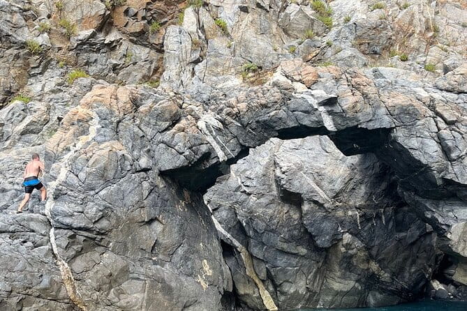 Passenger transfer service from Torre Faro (Messina) to Scilla round trip - Water activities and sightseeing