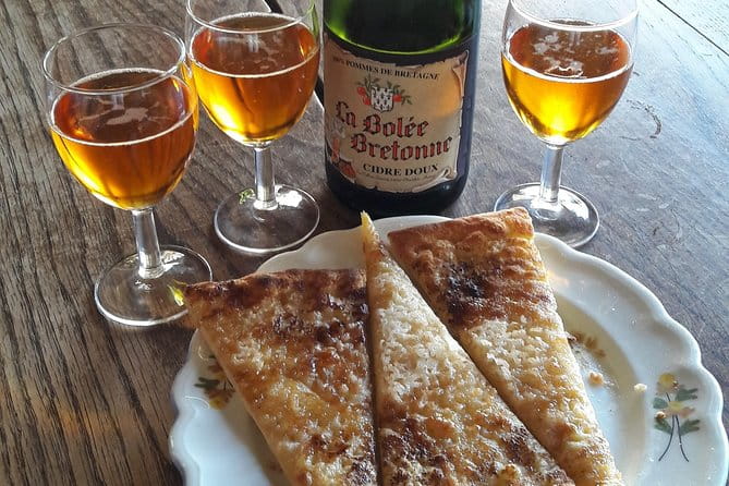 Pérouges Medieval Village Private Trip with Tasting from Lyon - The Highlight: Galette and Cider Tasting