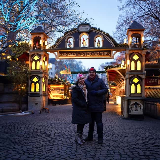 Photo shoot at the Cologne Christmas market with a local photographer - Personalized Guidance and Composition Tips
