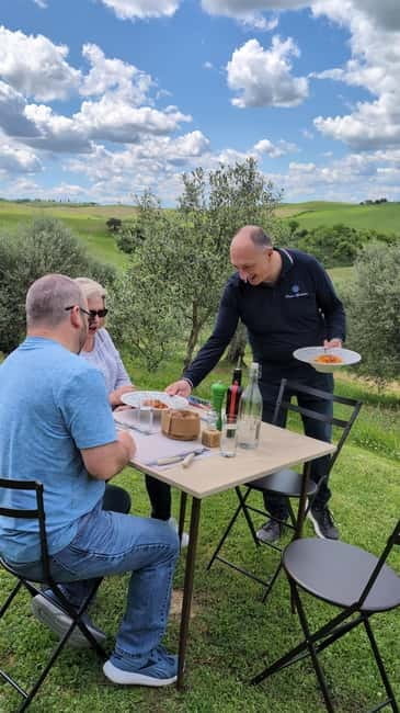 Pienza: Pool Day with Typical Gourmet Lunch at Farmhouse - The Unique Community Atmosphere