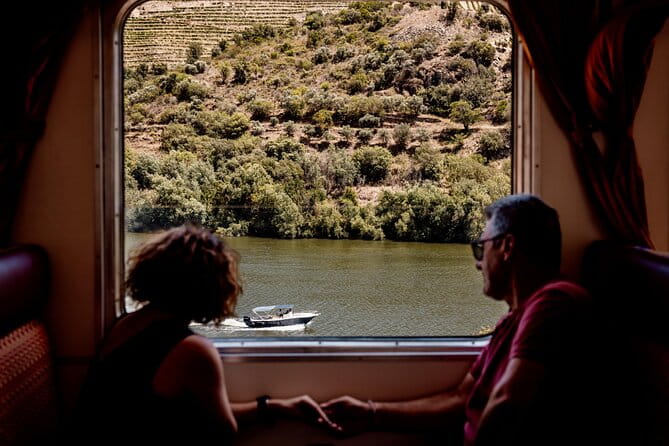 Pinhão: 4 hours Douro River Cruise with Lunch Included - Indulging in Authentic Douro Cuisine