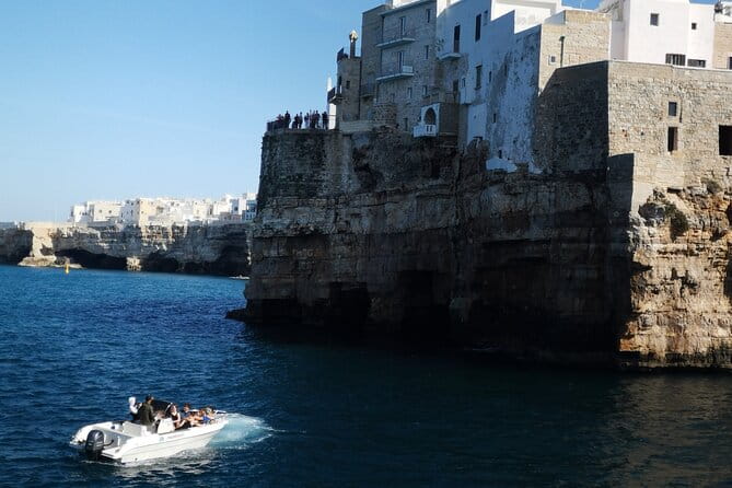 Polignano by boat Private excursion with aperitif - Discovering Polignano a Mare from the Water