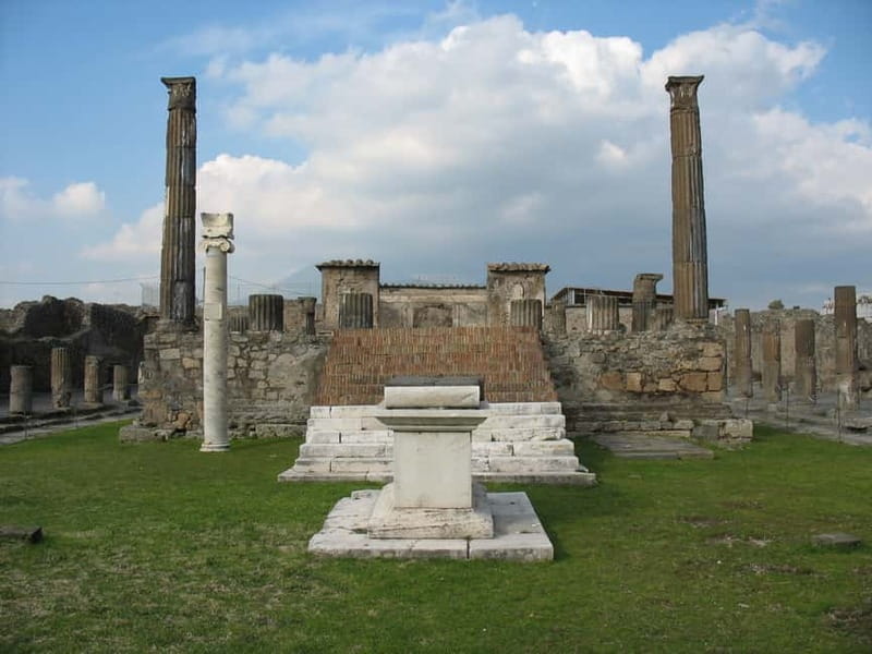 Pompeii: Group Tour with an Archeologist Guide - What to Expect: The Realities and the Rewards