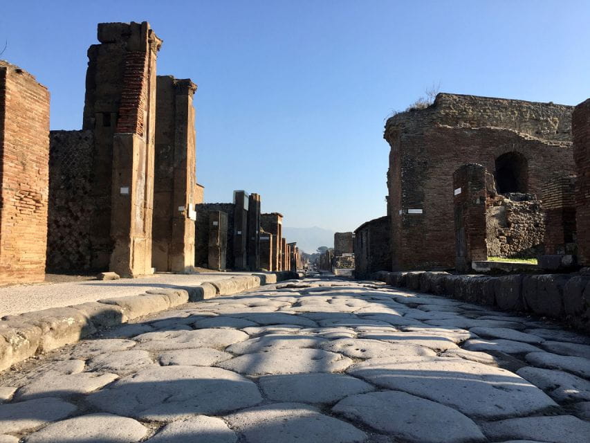Pompeii: Guided Tour with Archaeologist with max. 12 People - The Logistics and Value