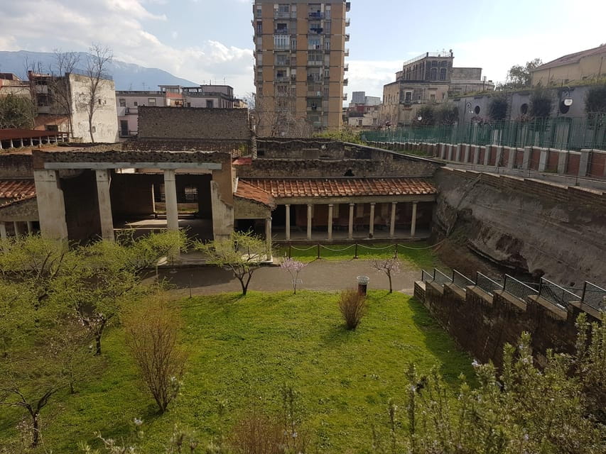 Pompeii: Oplontis Small Group Tour with an Archaeologist - The Guided Tour: A Closer Look at Roman Elegance