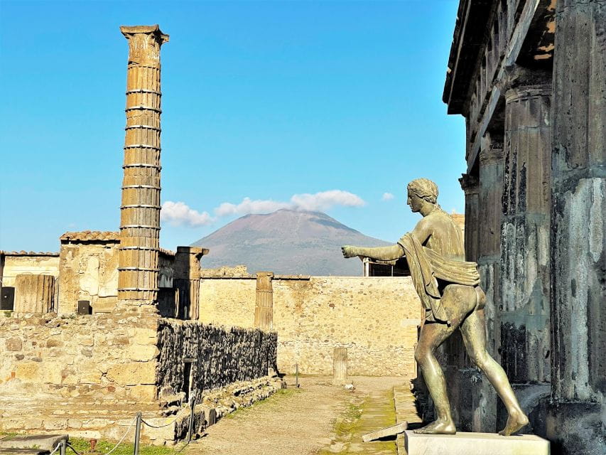 Pompeii-Vesuvius & Winery All Inclusive Tour From Positano - Climbing Mount Vesuvius: A natural highlight