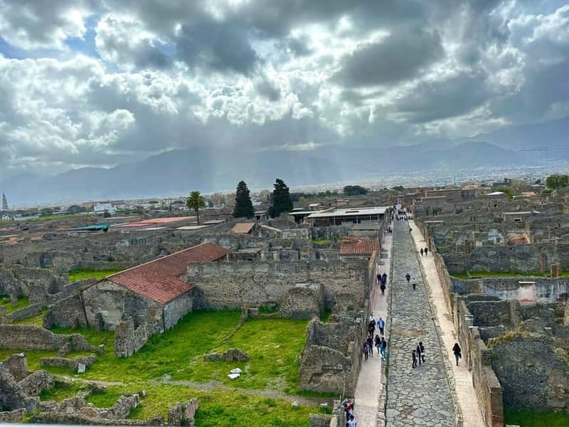 Pompeii: walking tour with an archeological guide - How the Tour Balances Cost and Experience