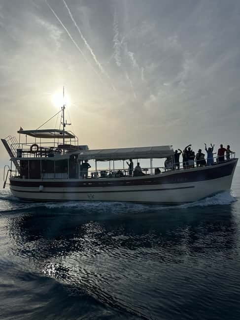 Pore: Firework Sea Cruise - Exploring the Experience in Detail: What to Expect