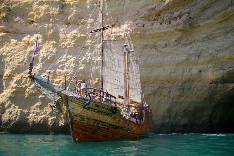 Portimão: Boat Trip by Sailing Boat to Lagos Cape Caves - Entering The Cave Zone